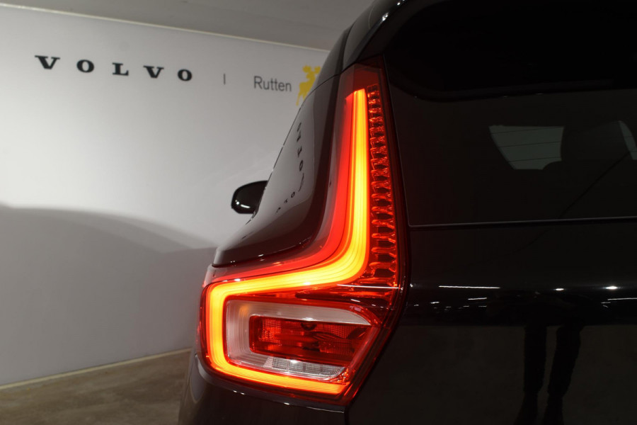 Volvo XC40 T2 129PK Automaat R-Design / Navigatie / Parkeersensoren / Adaptieve Cruise control / R-Design leder-Nubuck bekl. / Dodehoeksensor / Extra getint glas / All season banden