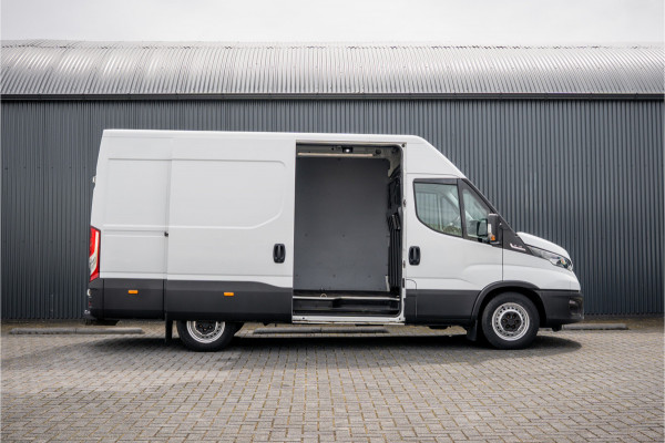 Iveco Daily 35S18 175 PK 3.0 Liter! | Automaat | 3.500 KG trekgewicht | Camera | Cruise | Airco | Trekhaak | 3-Zits