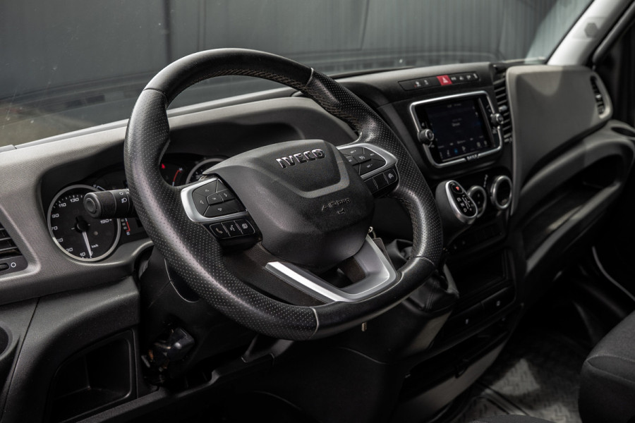 Iveco Daily 35S18 175 PK 3.0 Liter! | Automaat | 3.500 KG trekgewicht | Camera | Cruise | Airco | Trekhaak | 3-Zits