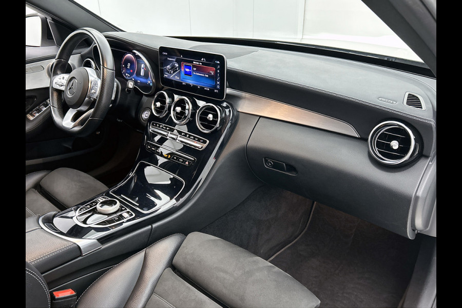 Mercedes-Benz C-Klasse Estate 300 e AMG Line(Dealer OnderH, Camera, Dodehoek, StoelV, Carplay, Parkeersensoren, Etc)