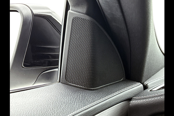 Mercedes-Benz C-Klasse Estate 300 e AMG Line(Dealer OnderH, Camera, Dodehoek, StoelV, Carplay, Parkeersensoren, Etc)