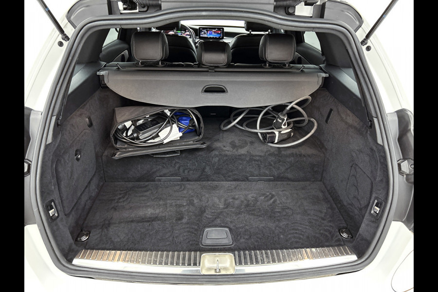 Mercedes-Benz C-Klasse Estate 300 e AMG Line(Dealer OnderH, Camera, Dodehoek, StoelV, Carplay, Parkeersensoren, Etc)