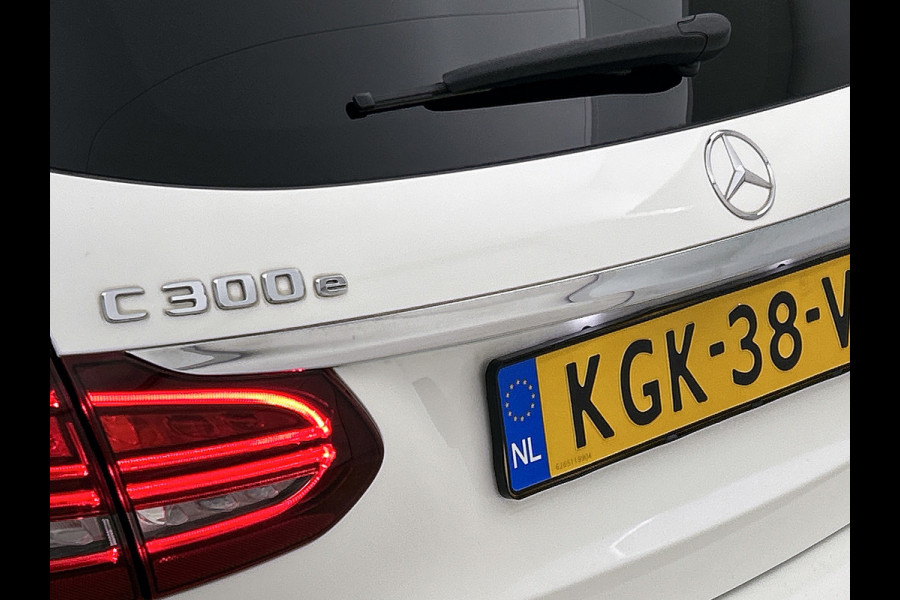 Mercedes-Benz C-Klasse Estate 300 e AMG Line(Dealer OnderH, Camera, Dodehoek, StoelV, Carplay, Parkeersensoren, Etc)
