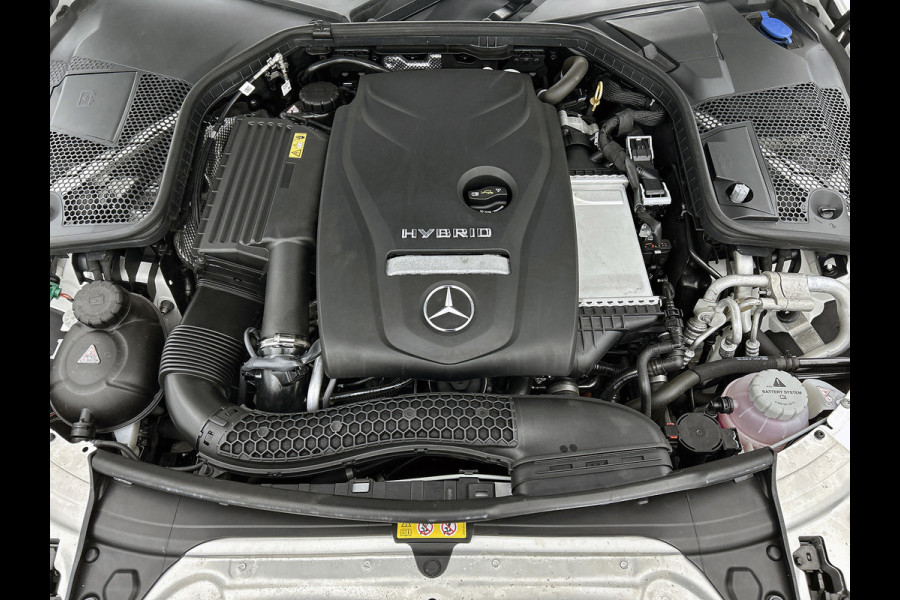 Mercedes-Benz C-Klasse Estate 300 e AMG Line(Dealer OnderH, Camera, Dodehoek, StoelV, Carplay, Parkeersensoren, Etc)