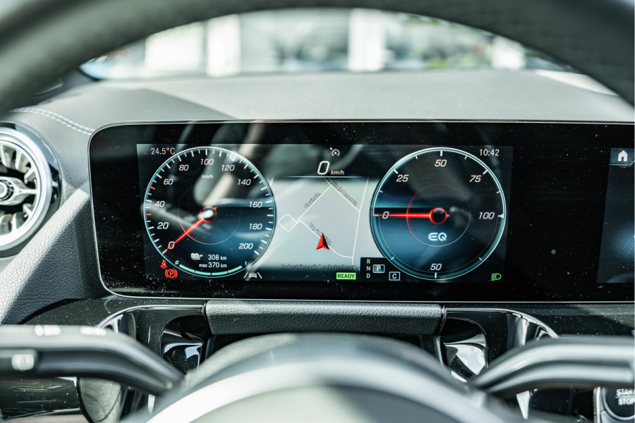 Mercedes-Benz EQA 250 AMG Line 67 kWh | Pano | Apple Carplay |