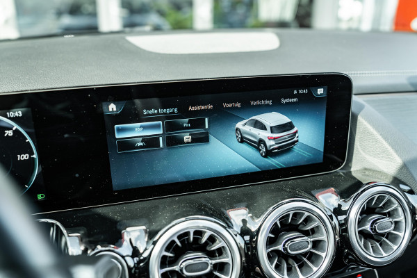Mercedes-Benz EQA 250 AMG Line 67 kWh | Pano | Apple Carplay |