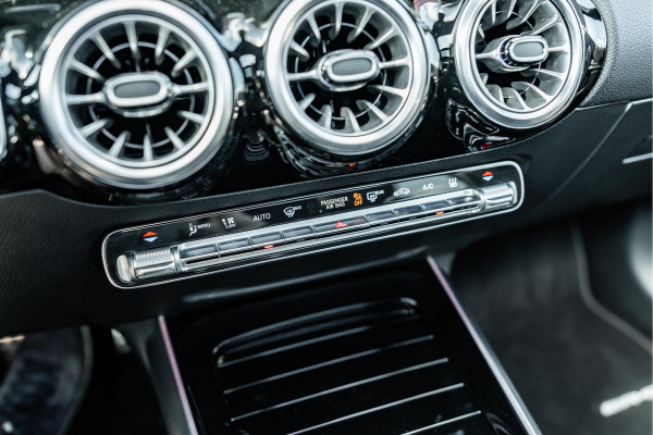 Mercedes-Benz EQA 250 AMG Line 67 kWh | Pano | Apple Carplay |