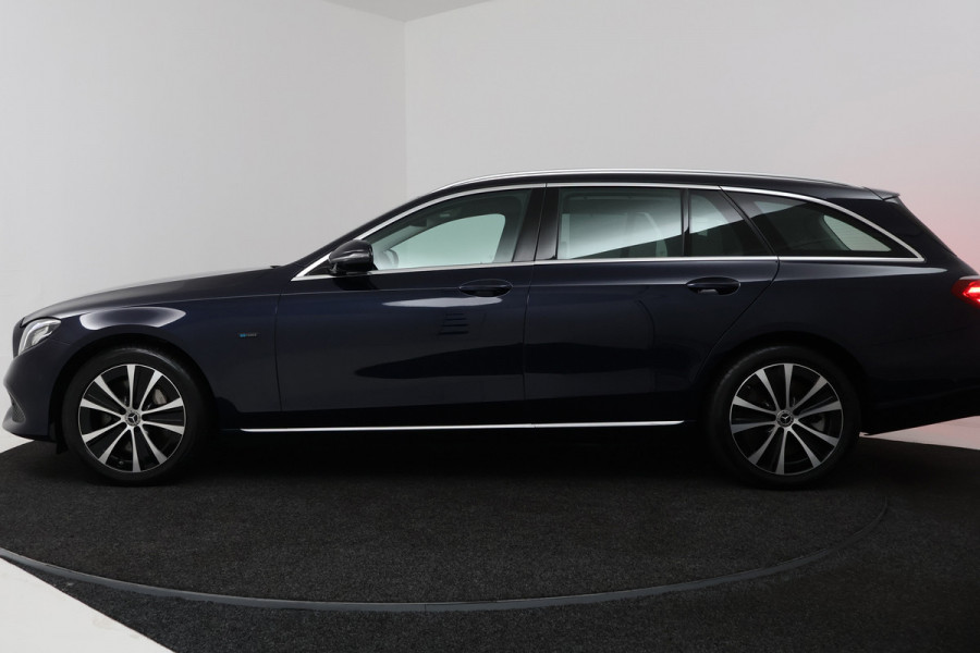 Mercedes-Benz E-Klasse Estate 300 de Advantage (TREKHAAK, STOELVERWARMING, SFEERVERLICHTING, CRUISE ADAPTIEF, CAMERA)