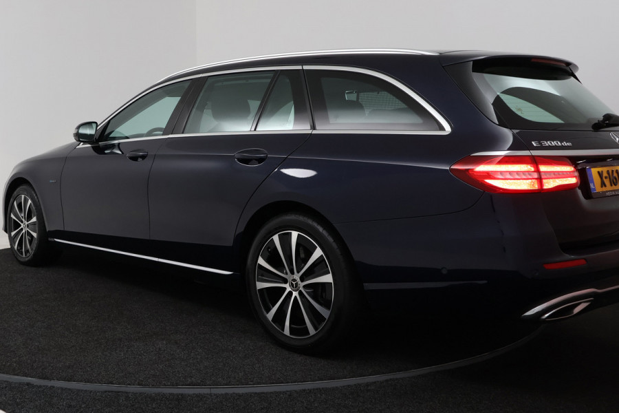 Mercedes-Benz E-Klasse Estate 300 de Advantage (TREKHAAK, STOELVERWARMING, SFEERVERLICHTING, CRUISE ADAPTIEF, CAMERA)