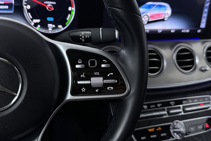 Mercedes-Benz E-Klasse Estate 300 de Advantage (TREKHAAK, STOELVERWARMING, SFEERVERLICHTING, CRUISE ADAPTIEF, CAMERA)