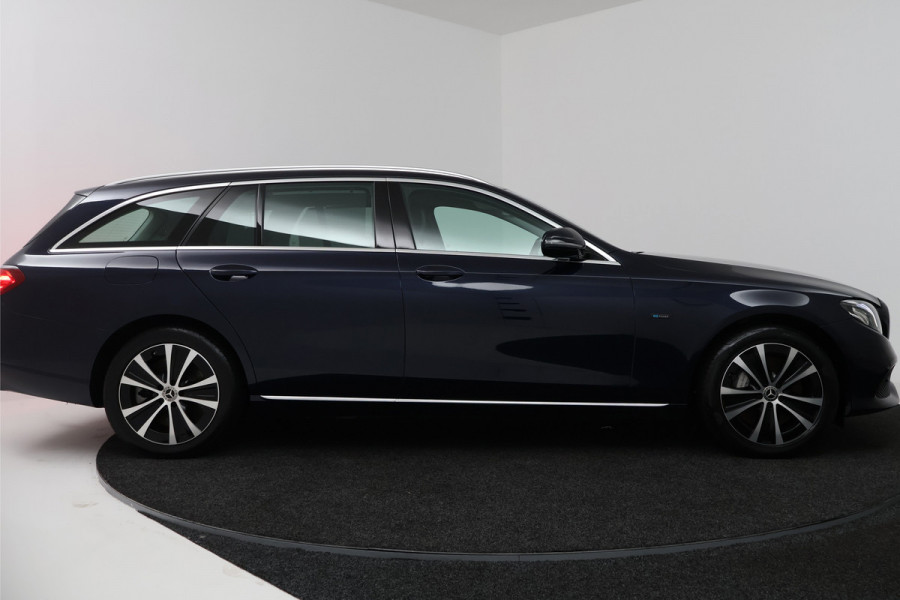 Mercedes-Benz E-Klasse Estate 300 de Advantage (TREKHAAK, STOELVERWARMING, SFEERVERLICHTING, CRUISE ADAPTIEF, CAMERA)