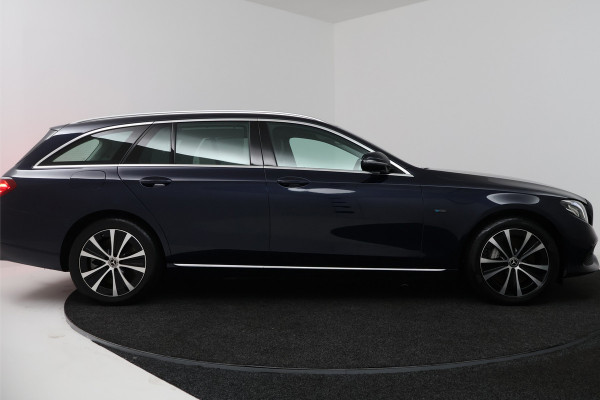 Mercedes-Benz E-Klasse Estate 300 de Advantage (TREKHAAK, STOELVERWARMING, SFEERVERLICHTING, CRUISE ADAPTIEF, CAMERA)