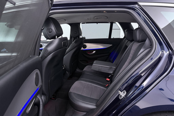 Mercedes-Benz E-Klasse Estate 300 de Advantage (TREKHAAK, STOELVERWARMING, SFEERVERLICHTING, CRUISE ADAPTIEF, CAMERA)