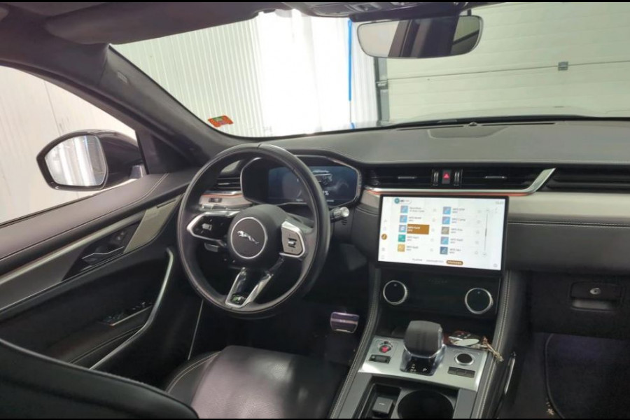 Jaguar F-Pace 2.0 P400e PHEV AWD. R-Dynamic HSE / Panoramadak / Leder-luxe / Pdc.+Camera / Navigatie / Hot-Cold Climate Pack / Surround Sound system / Apk 03-2027