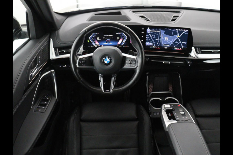 BMW X1 xDrive23i M-sport | Trekhaak | Leder | Head-up | 360 camera | Carplay | Stoelverwarming | Cruise control | Sfeerverlichting | Climate control | Full LED