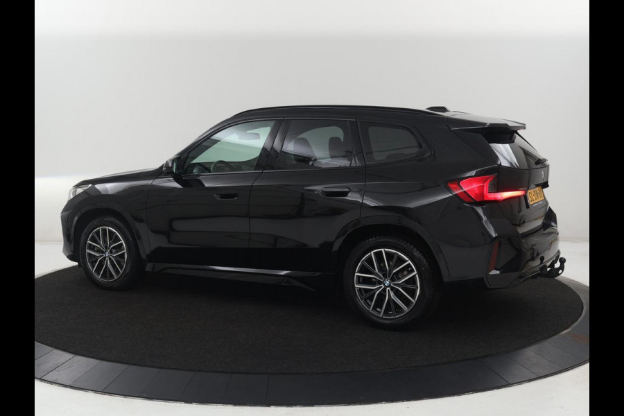 BMW X1 xDrive23i M-sport | Trekhaak | Leder | Head-up | 360 camera | Carplay | Stoelverwarming | Cruise control | Sfeerverlichting | Climate control | Full LED