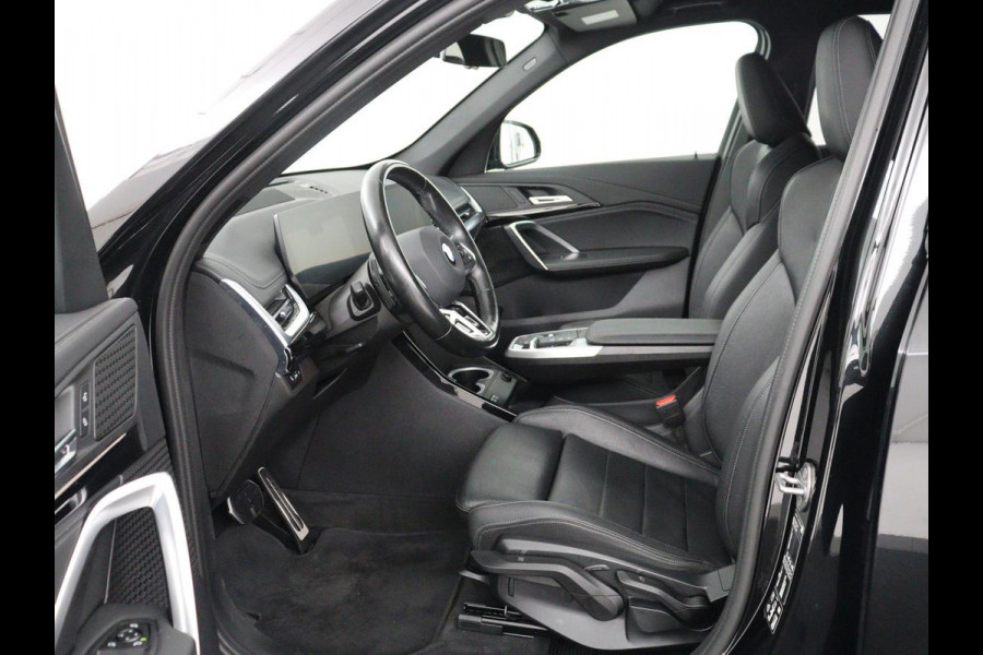 BMW X1 xDrive23i M-sport | Trekhaak | Leder | Head-up | 360 camera | Carplay | Stoelverwarming | Cruise control | Sfeerverlichting | Climate control | Full LED