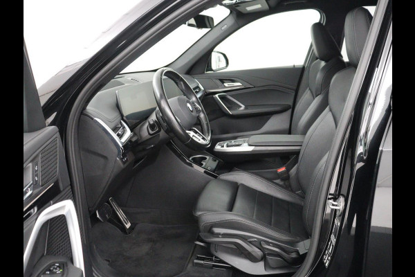 BMW X1 xDrive23i M-sport | Trekhaak | Leder | Head-up | 360 camera | Carplay | Stoelverwarming | Cruise control | Sfeerverlichting | Climate control | Full LED