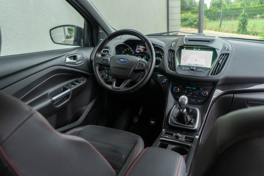 Ford Kuga 1.5 EcoBoost ST Line / Touch Navigatie/ Cruise Control/ Trekhaak/ 110kW (150PK)
