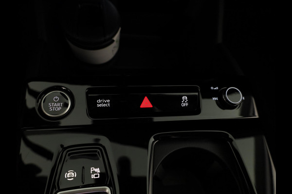 Audi Q6 e-tron Advanced edition 83 kWh Panoramadak | Getint glas | Apple carplay | Stoelverwarming |