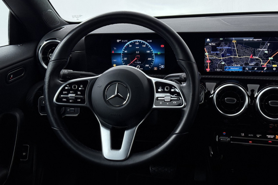 Mercedes-Benz CLA-Klasse 180 Business Line (STOELVERWARMING, NAVIGATIE, CAMERA, PARKEERSENSOREN)