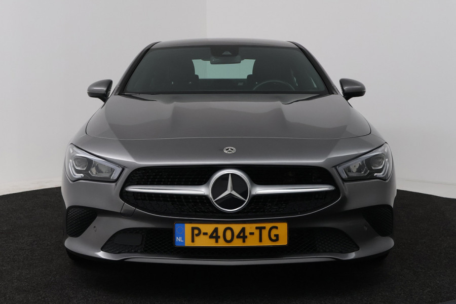 Mercedes-Benz CLA-Klasse 180 Business Line (STOELVERWARMING, NAVIGATIE, CAMERA, PARKEERSENSOREN)