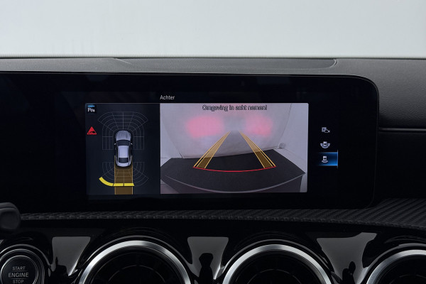 Mercedes-Benz CLA-Klasse 180 Business Line (STOELVERWARMING, NAVIGATIE, CAMERA, PARKEERSENSOREN)