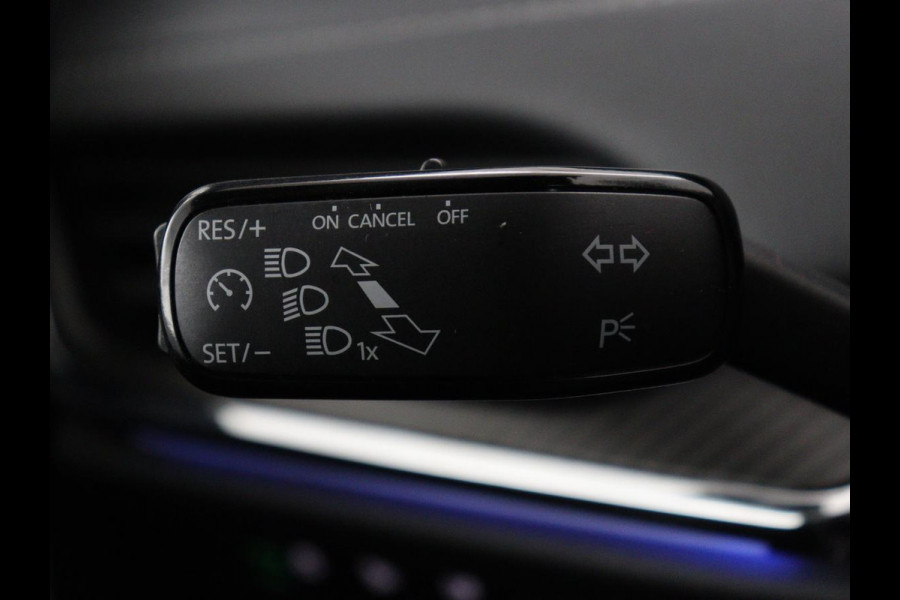Škoda Enyaq iV 80 Sportline | SOH 92.7% | Leder/alcantara | Stuur/stoel verwarming | Camera | Park assist | Cruise control | Carplay | Sfeerverlichting | 21''