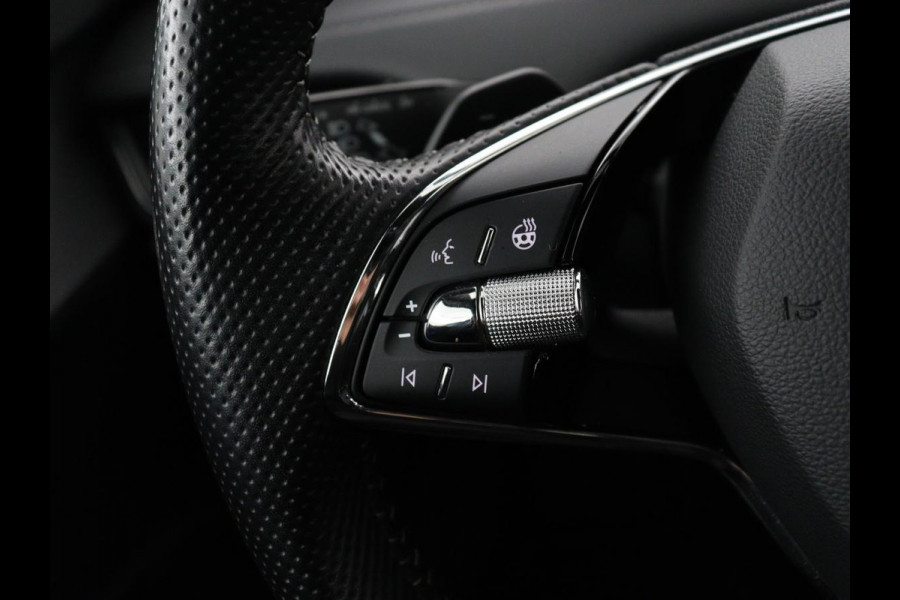 Škoda Enyaq iV 80 Sportline | SOH 92.7% | Leder/alcantara | Stuur/stoel verwarming | Camera | Park assist | Cruise control | Carplay | Sfeerverlichting | 21''