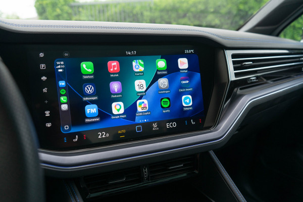 Volkswagen Touareg 3.0 TSI eHybrid 4MOTION R / 5 Jaar fabrieksgarantie/ Puglia/ Standkachel/ Luchtvering/ Adaptive Cruise Control/ Panoramadak/ 340kW (461PK)