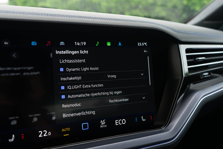 Volkswagen Touareg 3.0 TSI eHybrid 4MOTION R / 5 Jaar fabrieksgarantie/ Puglia/ Standkachel/ Luchtvering/ Adaptive Cruise Control/ Panoramadak/ 340kW (461PK)