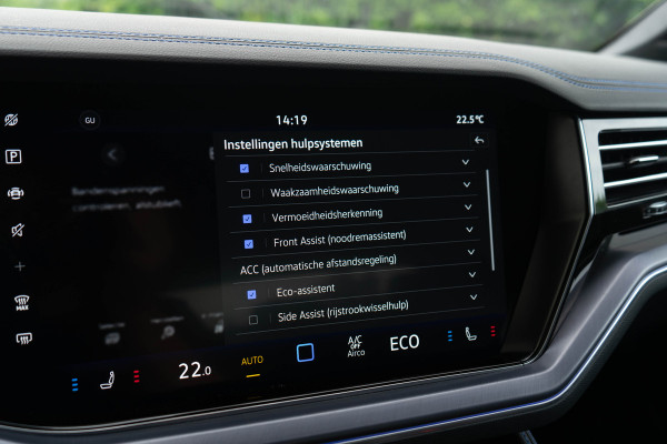 Volkswagen Touareg 3.0 TSI eHybrid 4MOTION R / 5 Jaar fabrieksgarantie/ Puglia/ Standkachel/ Luchtvering/ Adaptive Cruise Control/ Panoramadak/ 340kW (461PK)