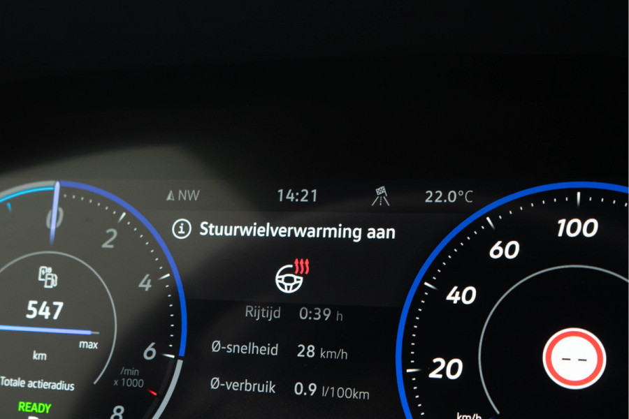 Volkswagen Touareg 3.0 TSI eHybrid 4MOTION R / 5 Jaar fabrieksgarantie/ Puglia/ Standkachel/ Luchtvering/ Adaptive Cruise Control/ Panoramadak/ 340kW (461PK)