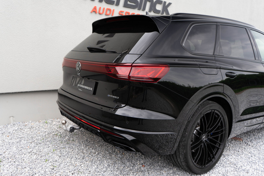 Volkswagen Touareg 3.0 TSI eHybrid 4MOTION R / 5 Jaar fabrieksgarantie/ Puglia/ Standkachel/ Luchtvering/ Adaptive Cruise Control/ Panoramadak/ 340kW (461PK)