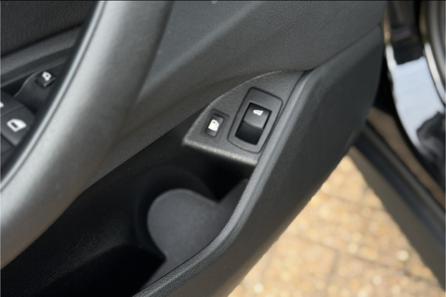 BMW X1 xDrive25e | Head-Up | Trekhaak | Leder | Camera | Stoelverwarming