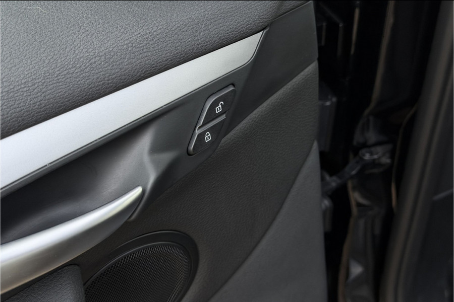 BMW X1 xDrive25e | Head-Up | Trekhaak | Leder | Camera | Stoelverwarming