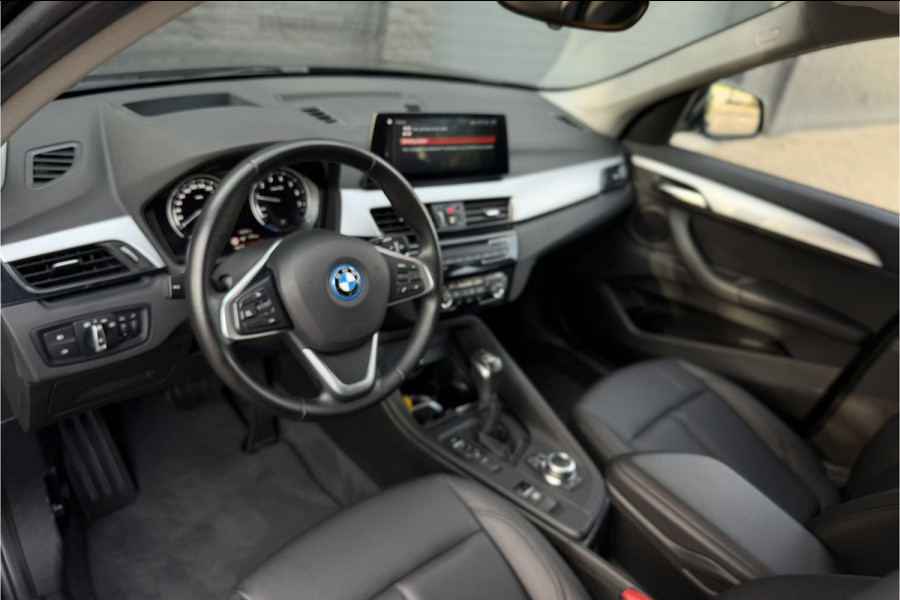BMW X1 xDrive25e | Head-Up | Trekhaak | Leder | Camera | Stoelverwarming