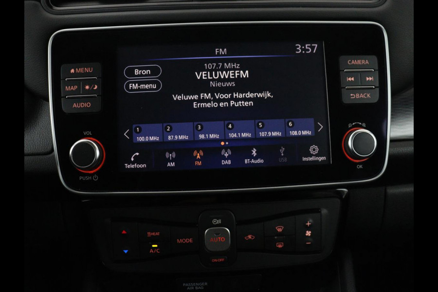Nissan Leaf N-Connecta 40 kWh | SOH 94.3% | Stuur/stoel verwarming | Adaptive cruise | 360 camera | Dodehoek detectie | Full LED | Navigatie | Carplay |