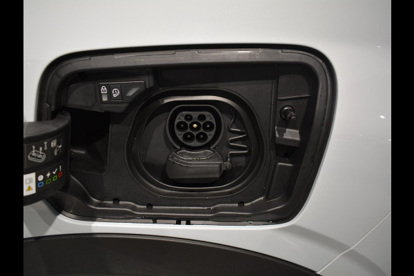 Peugeot E-3008 Allure Avantage 210 73 kWh | Camera | Stoelverwarming | 19 inch velgen