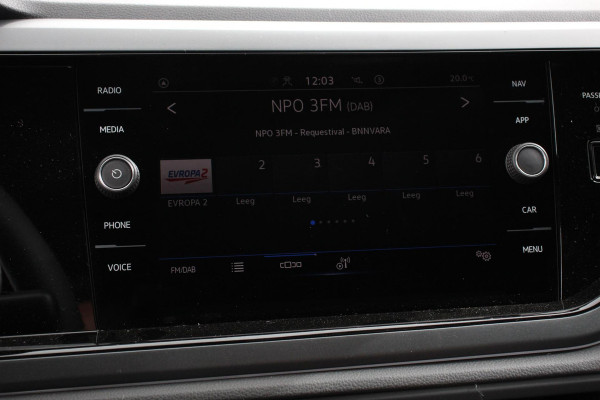 Volkswagen Polo 1.0 TSI DSG R-Line Panorama dak Navigatie App Connect Climate Control Parkeer sensoren Camera Cruise control adaptive Lichtmetalen velgen