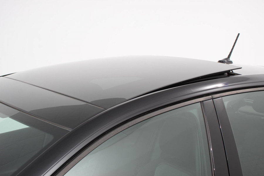 Volkswagen Polo 1.0 TSI DSG R-Line Panorama dak Navigatie App Connect Climate Control Parkeer sensoren Camera Cruise control adaptive Lichtmetalen velgen