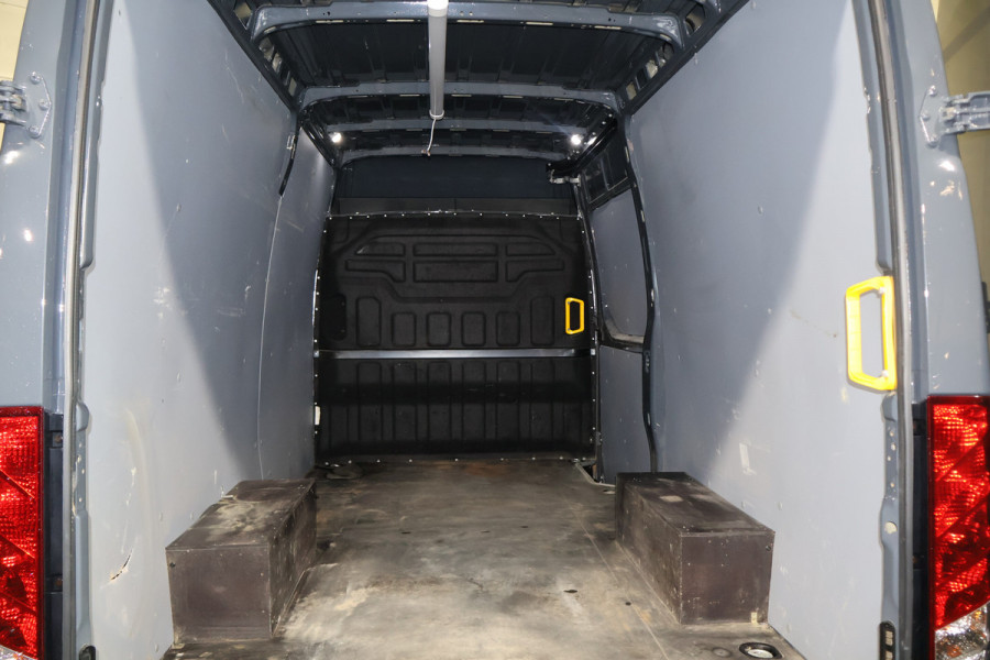 Iveco Daily 35S18 L2 H2 Automaat Airco Navigatie 3.5T Trekhaak