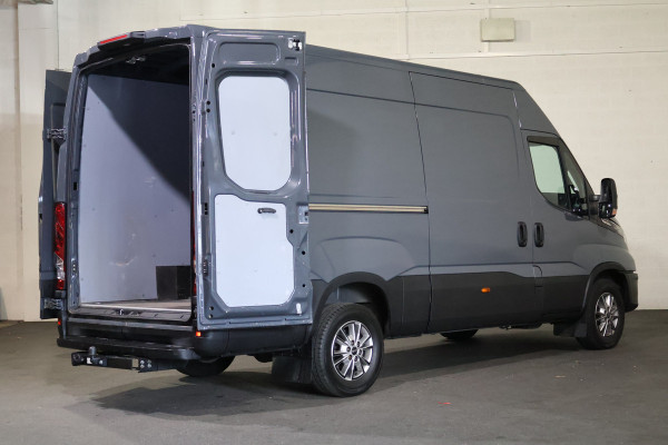 Iveco Daily 35S18 L2 H2 Automaat Airco Navigatie 3.5T Trekhaak