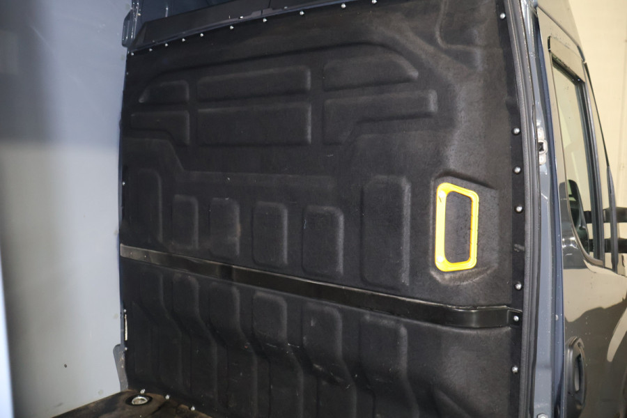 Iveco Daily 35S18 L2 H2 Automaat Airco Navigatie 3.5T Trekhaak