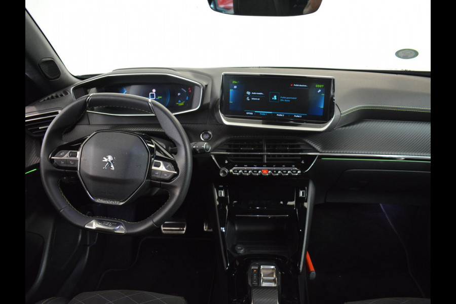 Peugeot e-2008 EV GT 50 kWh | Apple CarPlay / Android Auto | Keyless Entry | Parkeersensoren voor en achter |