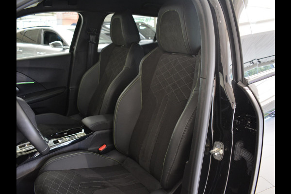 Peugeot e-2008 EV GT 50 kWh | Apple CarPlay / Android Auto | Keyless Entry | Parkeersensoren voor en achter |