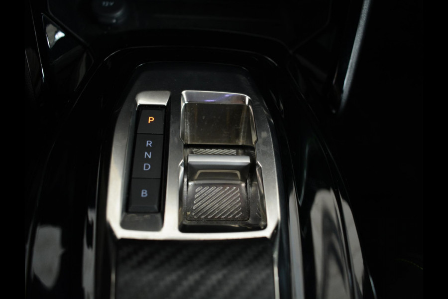 Peugeot e-2008 EV GT 50 kWh | Apple CarPlay / Android Auto | Keyless Entry | Parkeersensoren voor en achter |