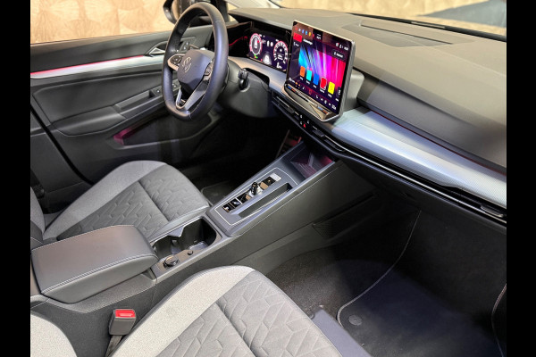 Volkswagen Golf 1.5 eTSI | Stoel/Stuurverwarming | Carplay | Sfeerverlichting | Led | Parkeersensoren