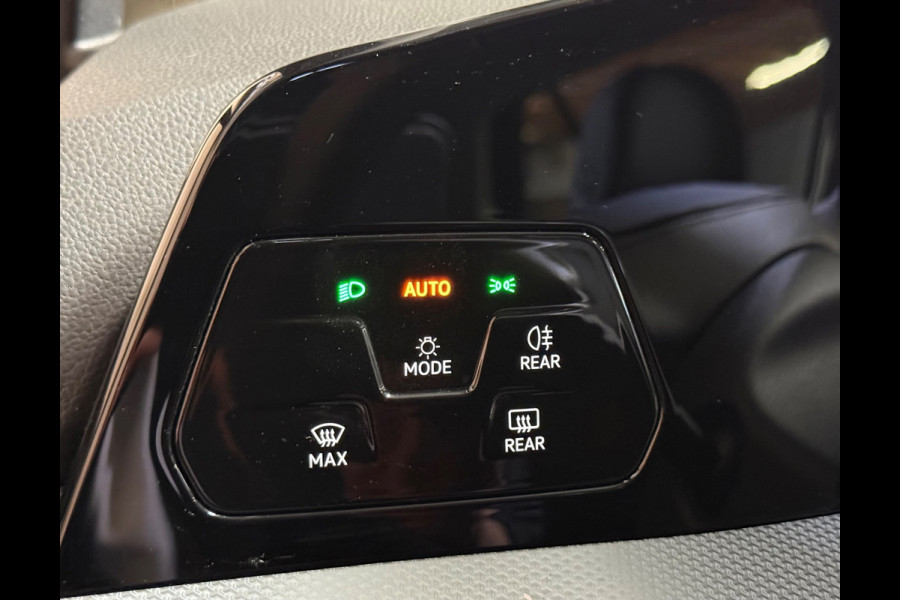 Volkswagen Golf 1.5 eTSI | Stoel/Stuurverwarming | Carplay | Sfeerverlichting | Led | Parkeersensoren
