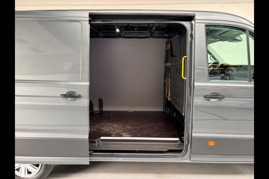 Volkswagen Crafter Automaat DSG 35 2.0 TDI 177pk euro6 L3H2 oude L2H1 Highline, Trekhaak 3000kg, RIJKLAARPRIJS Nederlandse Bus!